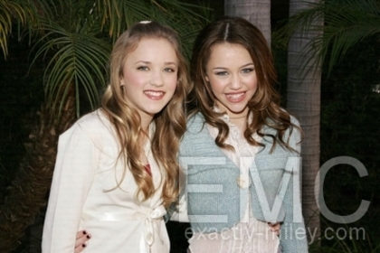 normal_meetthepress_082 - Stars Of Disney Channels Hannah Montana Meet The Press on January 10th 2006