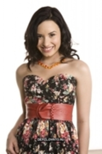 35970024_UOKLUJGML - demi lovato 2