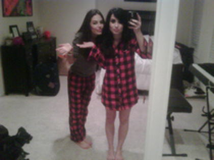 35970163_OUCLNMROE - demi lovato 2