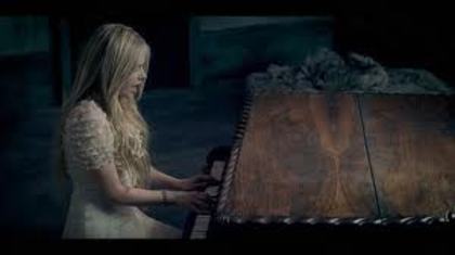 1 - Avril Lavigne Photo