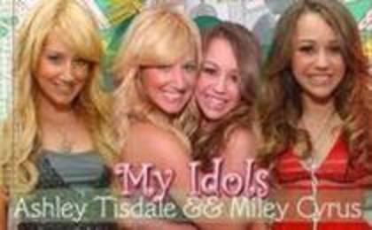 Ashley Tisdale si Miley Cyrus - Poze cu Ashley Tisdale