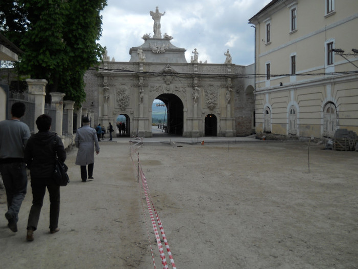 poarta a IIIa de sus in jos - prin alba-iulia