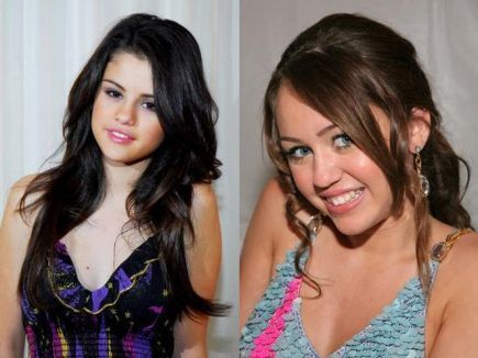 miley-vs-selena-miley-cyrus-vs-selena-gomez-15385738-435-326