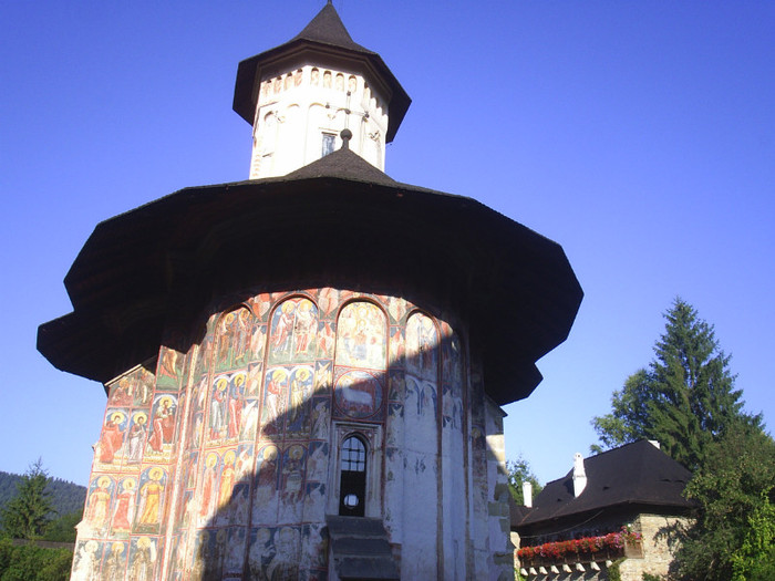 ARBORE-BUCOVINA-manastire