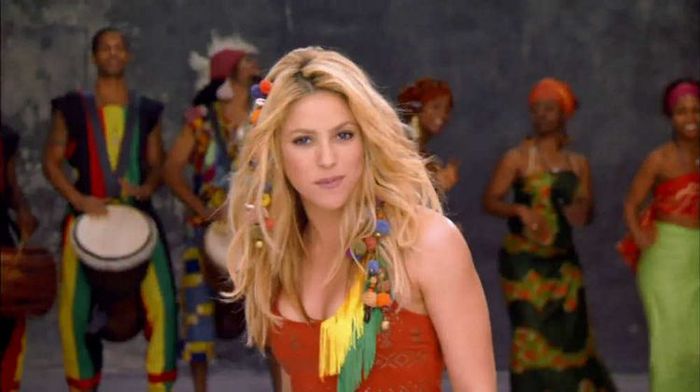 shakira-waka-waka-dance-pictures-1