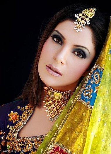 76568_132206406835778_100001392595271 - Hindi Make-up