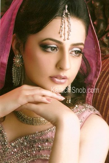 154702_132205883502497_10000139259527 - Hindi Make-up