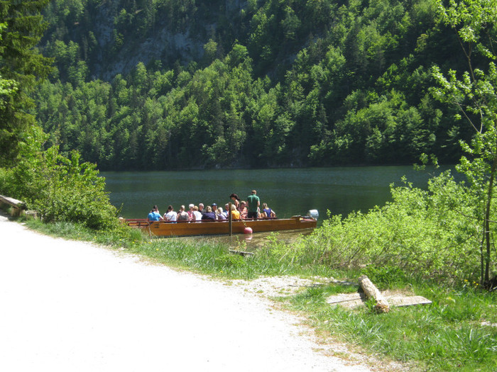 ne asteapta o barca cu motor - hallstat-dachstein welterbe