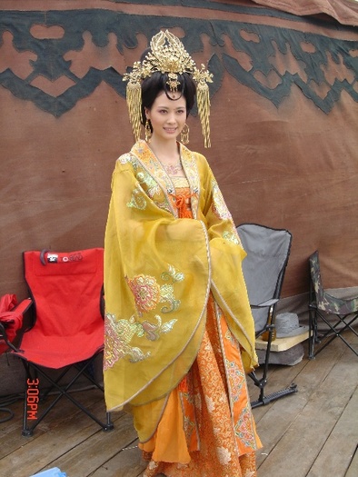 20113162940 - Costume traditionale chinezesti1