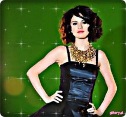 selena gomez poza by me