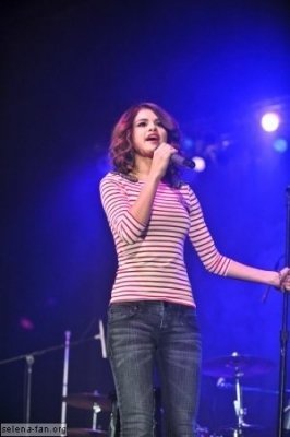 73028_100519203354409_100001889880732_2325_3501363_n - TOATE POEZELE MELE CU SELLY