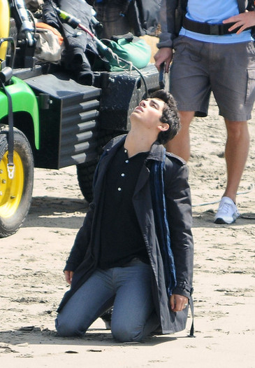 Joe+Jonas+drops+knees+while+filming+Jonas+2rDmBvZfhsvl - Joe Jonas drops to his knees while filming the Jonas Brothers TV show