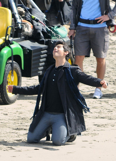 Joe+Jonas+drops+knees+while+filming+Jonas+k9DuwU83xWal - Joe Jonas drops to his knees while filming the Jonas Brothers TV show
