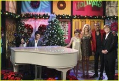 24675340_AVYCDYOLS - Joe Jonas In the Sonny Witbh A Chance Christmas
