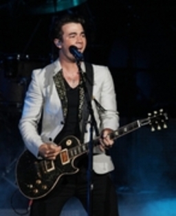 24828998_LAVATSHZQ - Jonas Concert In Chicago