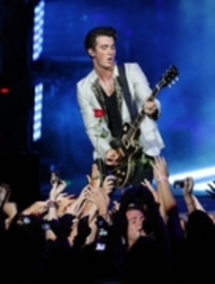 24829091_YTHNXOAUP - Jonas Concert In Chicago