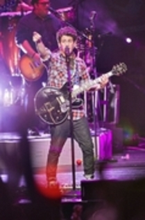 24829165_XCAHTILHS - Jonas Concert In Chicago