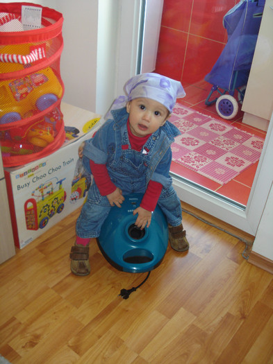 TREBUIE SA MA APUC DE TREABA:)