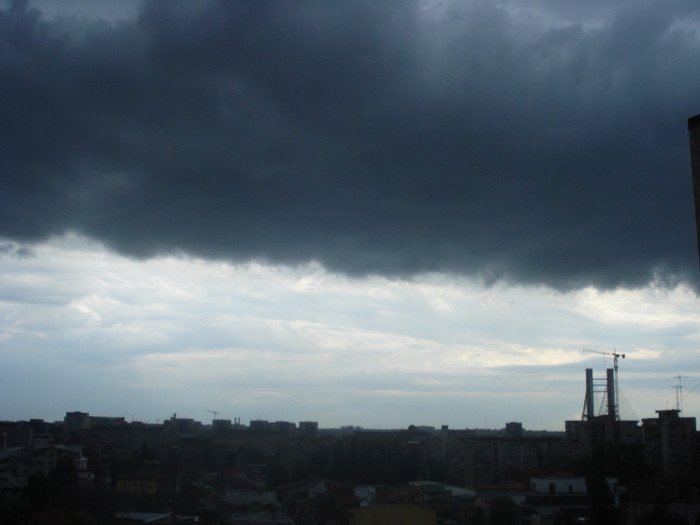 SI INCEPE PLOAIA! - FURTUNA IN BUCURESTI