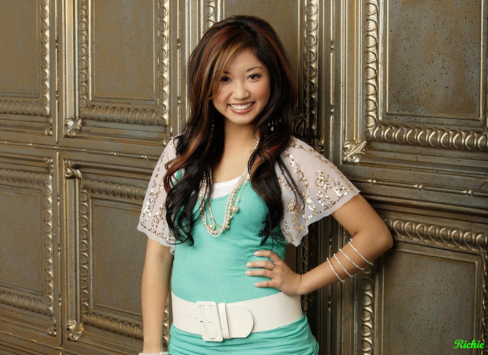 brenda-song-wallpaper-3-3388 - brenda song vs vanessa hudgens