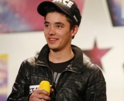 Țuțu-Adrian-câștigătorul-Românii-au-talent-sursa-foto-ghidulbacaului.ro_