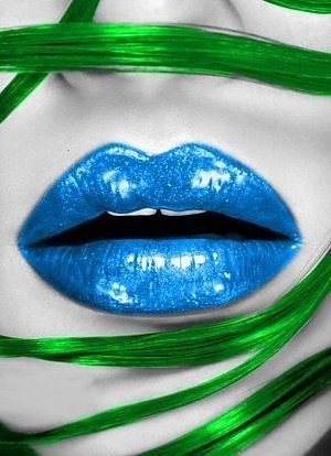 blue,bright,fashion,lips,make,up,shiny-9488d95ecea9b873f03fb4de73dbada8_h - Buze1