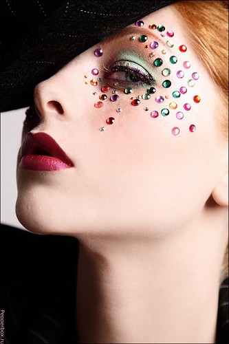 never,2,much,34,bright,face,makeup,facial-36b9d72bd0787723d0d5fbe9a26bf6c8_h