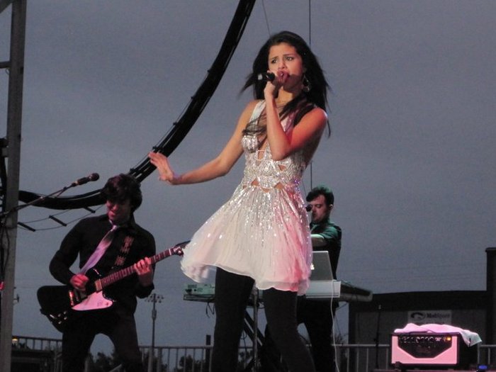 2 - selena gomez in concert