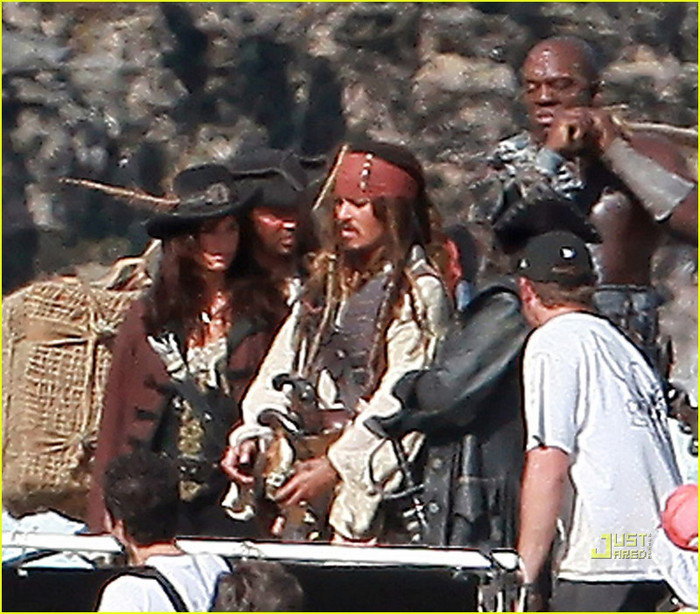 johnny-depp-penelope-cruz-pirates-4-oahu-06 - Johnny Depp