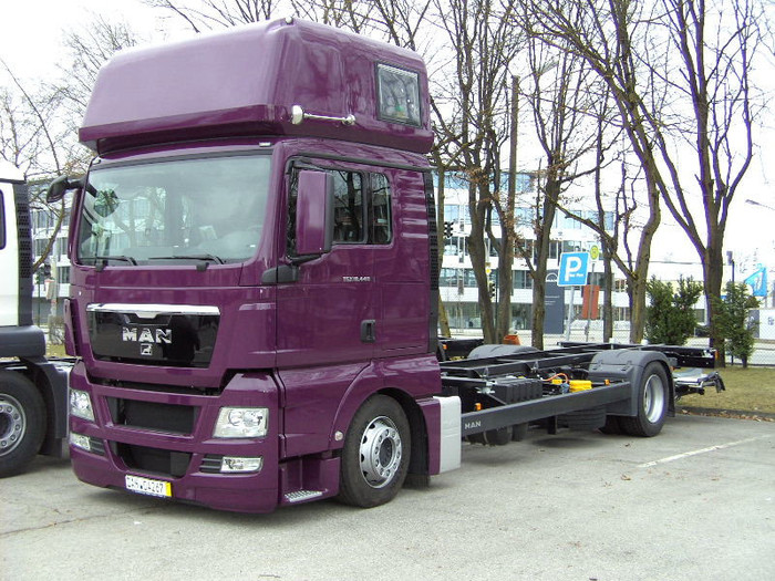 MAN-TGX-18440-Stoye-040208-01[1]