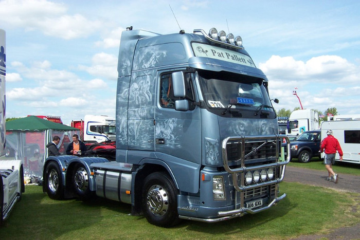 Volvo_FH_wolf_artwork_by_speedytails[1]