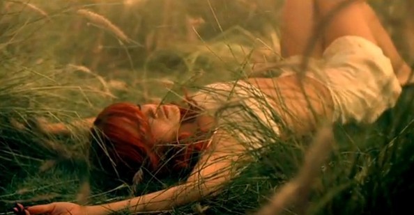 Rihanna+Rihanna+Performs+New+Music+Video+H4EtHTCASWtl