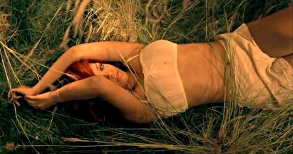 Rihanna+Rihanna+Performs+New+Music+Video+Om3otErmqA-l