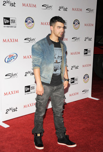 Joe+Jonas+2011+Maxim+Hot+100+Party+New+Era+wtOYmH-ISqsl - 2011 Maxim Hot 100 Party With New Era Miller Lite 2 x ist And Silver Jeans Co - Arrivals