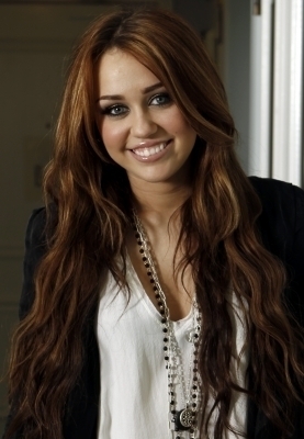 31688620_DHQBPCENS - Miley Cyrus