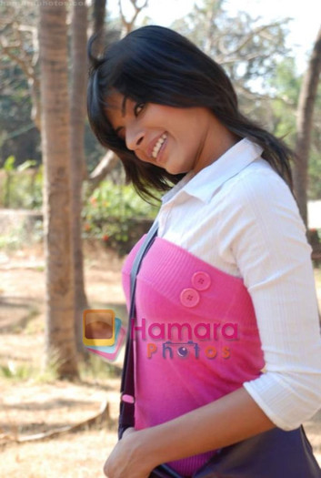 normal_Sunaina Gulia at Dill Mill Gaye on location in Madh on 13th Feb 2009 (8)