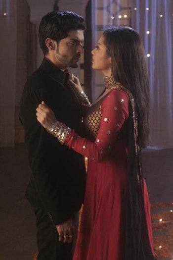 73627_174970939182394_144280905584731_626141_1708098_n - Drashti Dhami Akka Dr Muskaan Chadda