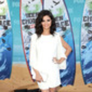 selena-gomez-744412l-thumbnail_gallery[1]