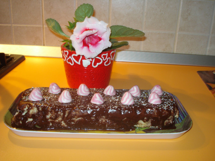 CHEC CU GLAZURA DE CIOCOLATA