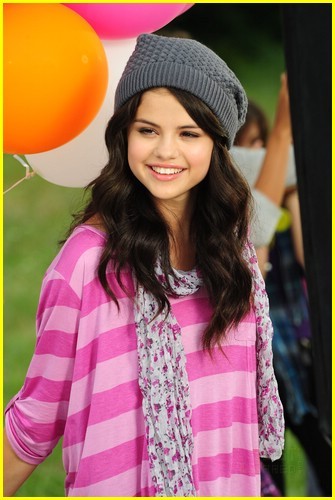 selena-gomez-dream-commercial-19 - selena pinck