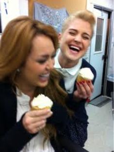 images (37) - Poze rare Miley