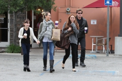 normal_001 - 0-0 MILEY CYRUS AT COFFEE BEAN WITH THE FAMILY IN TOLUCA LAKE