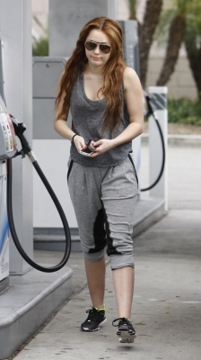 normal_003 - 0-0 MILEY CYRUS PUMPING GAS IN WEST HOLLYWOOD