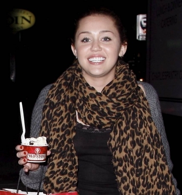 normal_001 - 0-0 MILEY CYRUS OUT FOR ICE CREAM AT COLDSTONE CREAMERY