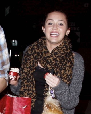 normal_004 - 0-0 MILEY CYRUS OUT FOR ICE CREAM AT COLDSTONE CREAMERY