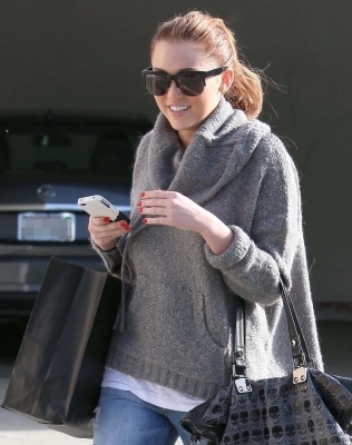 normal_mileycyrus_002 - 0-0 MILEY CYRUS SPENDING TIME IN STUDIO CITY