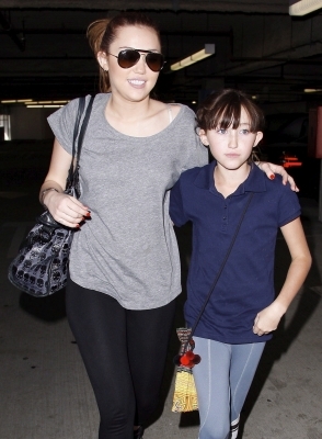 normal_mileycyrus_002 - 0-0 MILEY NOAH CYRUS SHOPPING IN BEVERLY HILLS