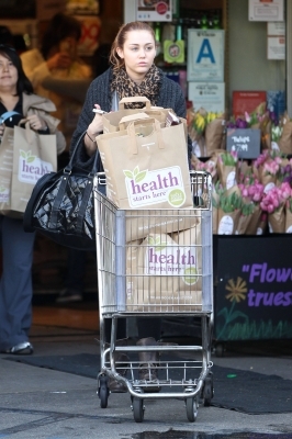 normal_mileycyrus_001 - 0-0 MILEY CYRUS AT WHOLE FOODS IN SHERMAN OAKS