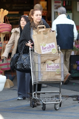 normal_mileycyrus_006 - 0-0 MILEY CYRUS AT WHOLE FOODS IN SHERMAN OAKS