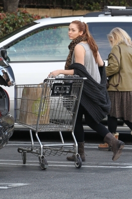 normal_mileycyrus_007 - 0-0 MILEY CYRUS AT WHOLE FOODS IN SHERMAN OAKS